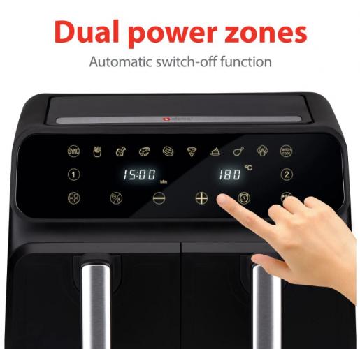 Nahaufnahme eines Touch-Bedienfelds einer digitalen Fritteuse mit dualen Leistungszonen und automatischer Abschaltfunktion, Finger justiert die Einstellungen
