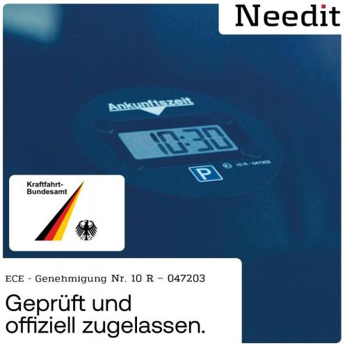 Digitale Parkscheibe mit Anzeige der Ankunftszeit und Siegel des Kraftfahrt-Bundesamts, geprüft und offiziell zugelassen.
