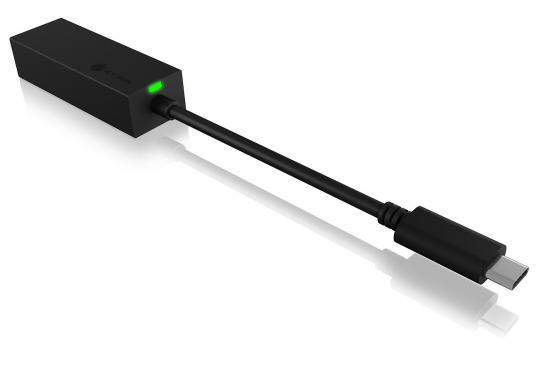 Schwarzer USB-C zu Ethernet Adapter mit grün leuchtender LED-Anzeige