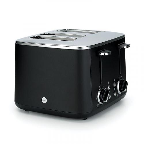 Schwarzer Vier-Schlitz-Toaster mit Edelstahlakzenten, modernes Küchengerät