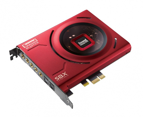 Rote Soundkarte mit mehreren Anschlüssen und PCIe-Anschluss für Computer