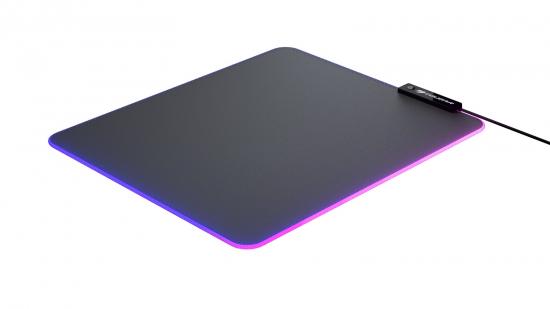 Schwarzes Gaming-Mauspad mit RGB-Beleuchtung und USB-Kabel