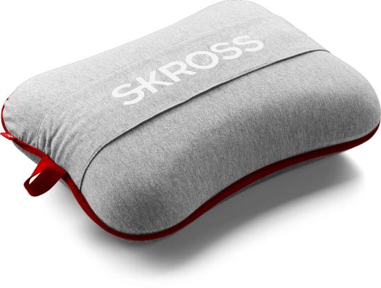Grau-rotes Skross Reisekissen mit elastischem Band für unterwegs